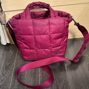 Lululemon Burgundy Quilted Tote Bag 5L like new!